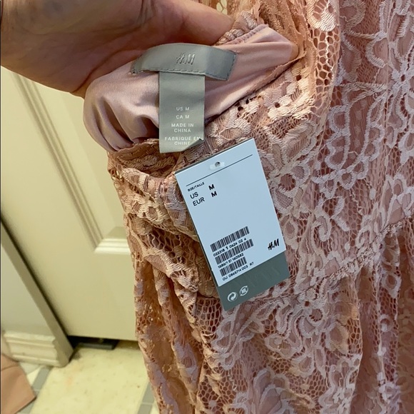 New with tags Mid Lenght lace dress - Picture 2 of 2